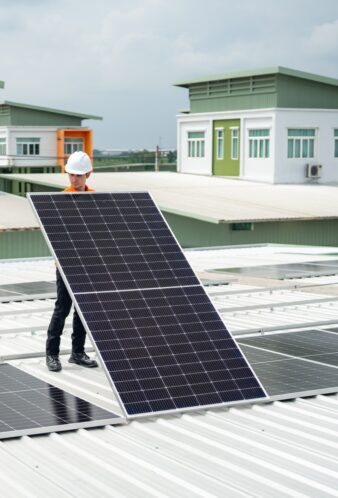 Montaža solarnog panela na krovu